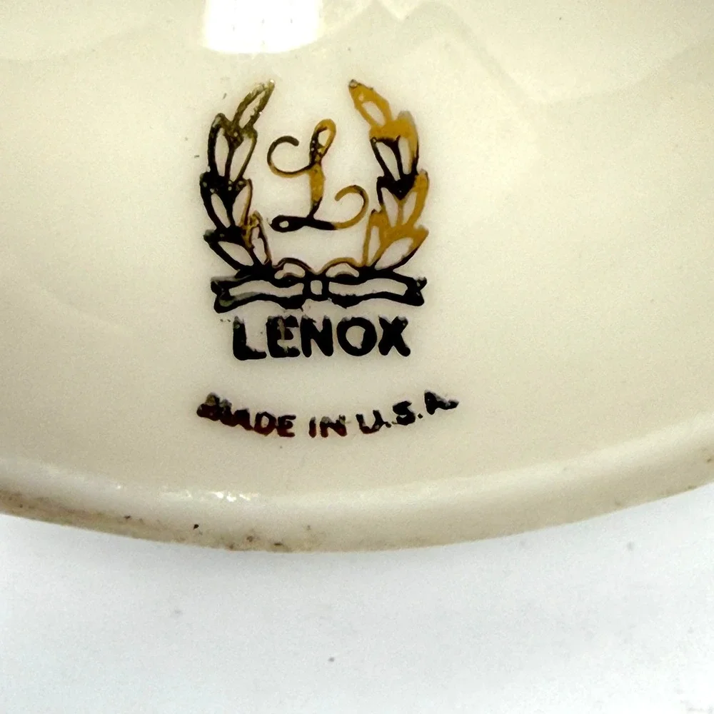 Lenox Savoy Bud Vase Ribbed Ivory Gold Trim USA 7 Inch